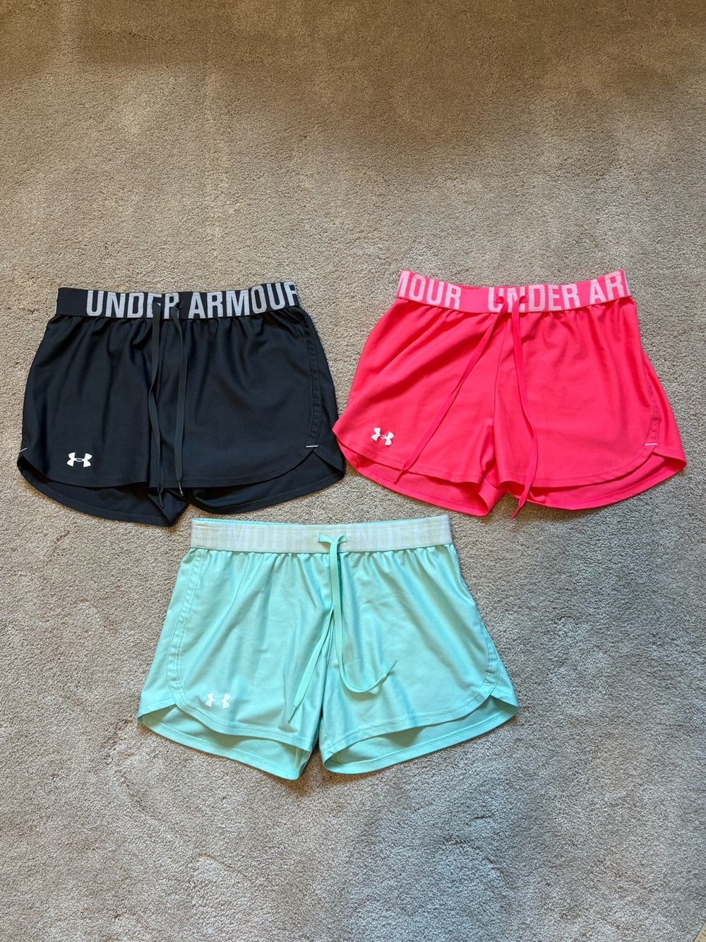 Women’s Under Armor Loose Heatgear Drawstring Athletic Shorts Bundle XS 3 count